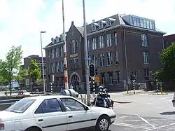 Bedrijfsverzamelgebouw "Vondelparc" (voormalige MTS later de HTS) aan de Vondellaan 2