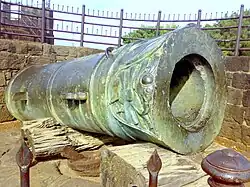 Kanon op de stadsmuur