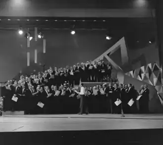 De Mastreechter Staar tijdens de opnamen van 'n Half miljoen, een televisieshow ter gelegenheid van de 500.000e televisiekijker in Nederland