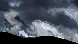 Blokkerig beeld; een artefact veroorzaakt door storing in digitale signaaloverdracht.