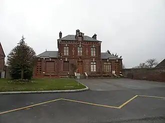 Gemeentehuis en school