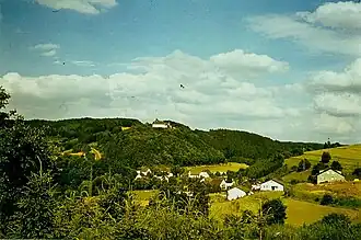 Zicht op Manscheid en Burcht Wildenburg