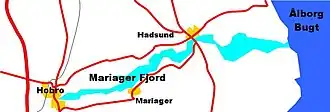 Mariager Fjord met de grootste plaatsen en wegen