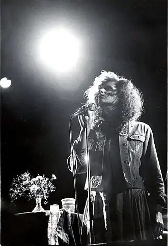 Margo Timmins samen met de rest van de Cowboy Junkies op tournee in Japan