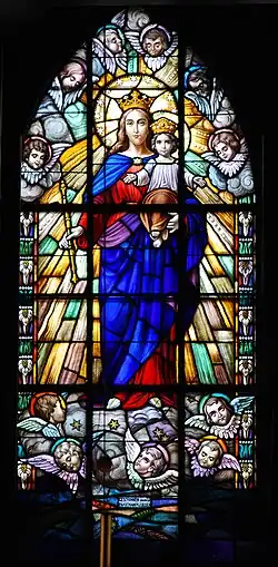 Glas-in-lood van Maria Hulp der Christenen door kunstschilder / glazenier Louis van den Essen, in de (voormalige) H.H.Theresia- en Don Boscokerk te Lauradorp.