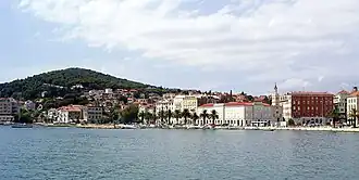 Links Marjan, rechts het begin van het stadscentrum