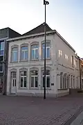 Huis van baksteen, vermoedelijk uit de 17e eeuw.