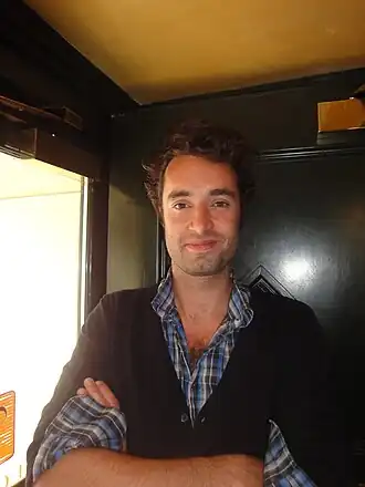 Martijn Hillenius tijdens de opnames van Spijkers met koppen