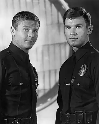 Martin Milner (links) en Kent McCord (rechts)