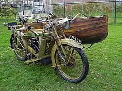 Matchless-JAP Model H uit 1920 met een door Matchless zelf gebouwde sloep. De trommelrem in het voorwiel was toen nog een zeldzaamheid, maar voor deze zware combinatie zeker geen overbodige luxe.