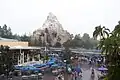 De Matterhorn Bobsleds gezien vanuit Tomorrowland