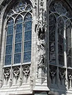 Mausoleum; standbeeld van Clotilde, eerste Franse koningin
