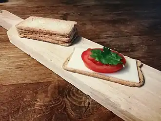 Melbatoast kaas en tomaat