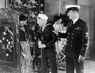 Scène uit Men Without Women met Stuart Erwin (als matroos) and Kenneth MacKenna (als officier)