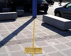 Meridiaanlijn op het abdijplein