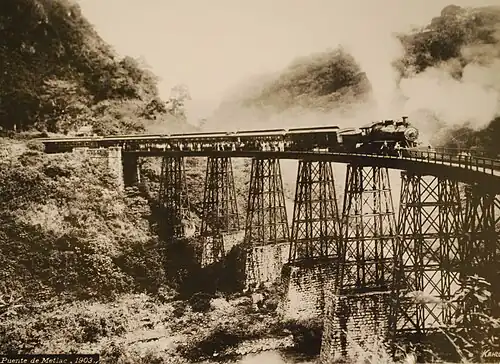Trein op de spoorbrug over de rivier de MetlacNabij San José in de gemeente Fortín (Veracruz)(1903)