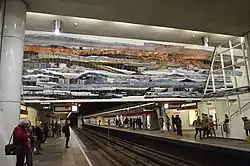 Het nieuwe kunstwerk in het metrostation.
