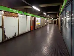 De voetgangerstunnel onder het plein