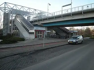 Ingangen van het station Slotlaan.
