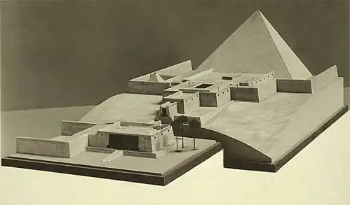 Model van het piramide complexThe MET