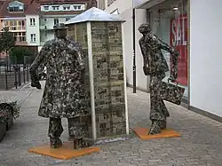 Zeitungswand, Landau