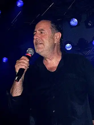 Michel Delpech tijdens een concert in Lormes, 2007