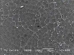 Vergroting van een thin film zinkoxide met SEM.