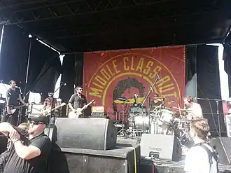 Middle Class Rut tijdens het Uproar Festival in 2013.