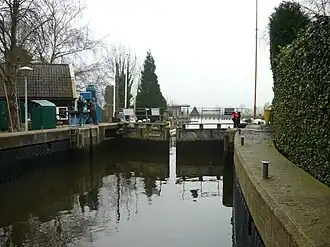 Deel van de Mijndense sluis en daarachter de Westelijke Drecht