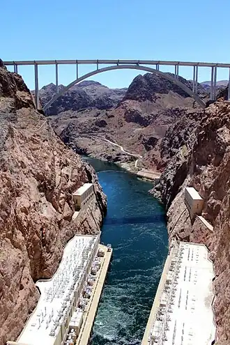 De brug gezien vanaf de Hooverdam