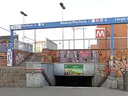 De zuidelijke toegang, S9 boven, M2 onder.