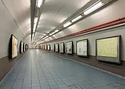 De gang tussen metro en passante
