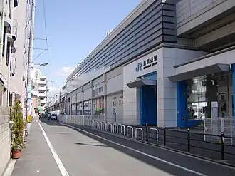 De ingang van het station.