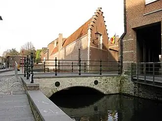 De nieuwe Minderbroedersbrug over de blootgelegde Melaan