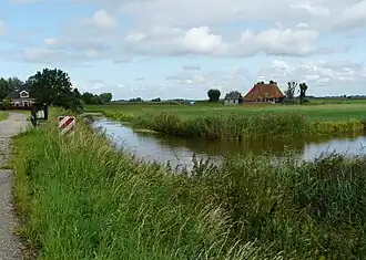 De aansluiting van de Morrastervaart (links) op de Zuider Ee bij de buurtschap Reidswal.