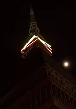 Verlichting van de Mole Antonelliana vijftig jaar later, ter gelegenheid van de 150e verjaardag van de eenwording van Italië.