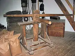 Een kaapstander in gebruik geweest bij de opbouw van een windmolen