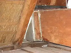 Spant op spantring en lange spruit doorvoer door de kap van de De Hoop