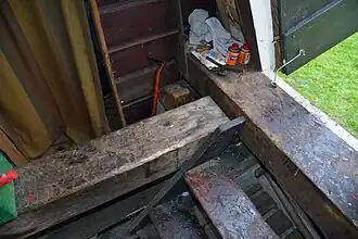 Donsbalk als wervelbalk. De vijzel staat uit het werk.