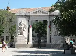 Nîmes: oorlogsmonument