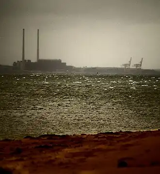 Moneypoint Power Station gezien vanuit County Kerry