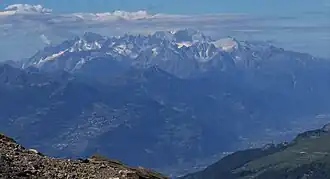 Het Mont Blancmassief gezien vanuit het noordoosten (vanaf de Wildstrubel in de Berner Alpen).