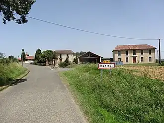 Binnenrijden van het dorp