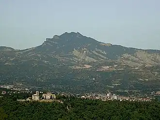 Monte Ascensione met op de voorgrond de stad Ascoli Piceno