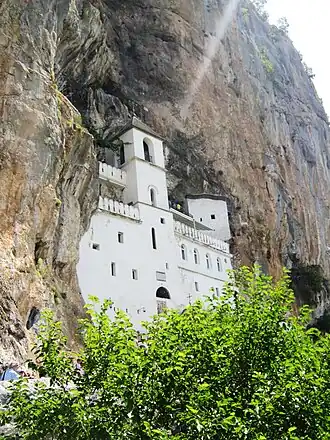 Het klooster boven in de berg