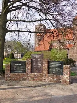 Oorlogsmonumenten bij de Sint-Jozefkerk (vervangen in 2020)