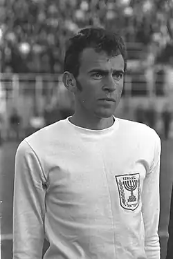 Spiegler spelend voor het nationale elftal van Israël in 1970