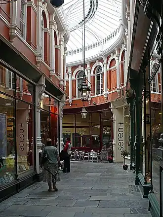 Morgan Arcade, die nog door het voormalige warenhuis loopt