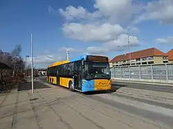 De S-bussen zijn te herkennen aan hun blauwe hoeken.