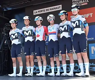 Het team aan de start van Parijs-Roubaix 2025.